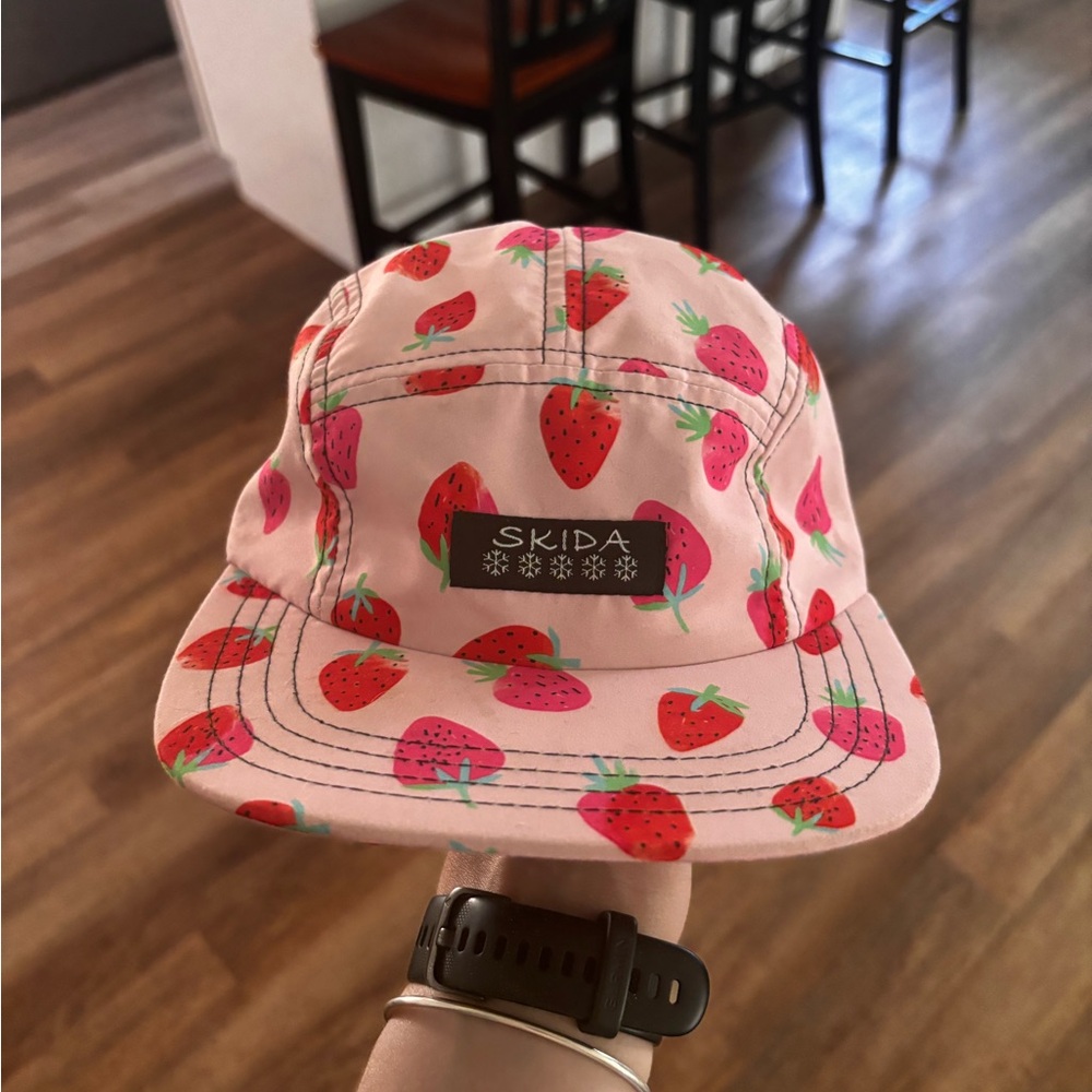 Skida strawberry flat brim hat